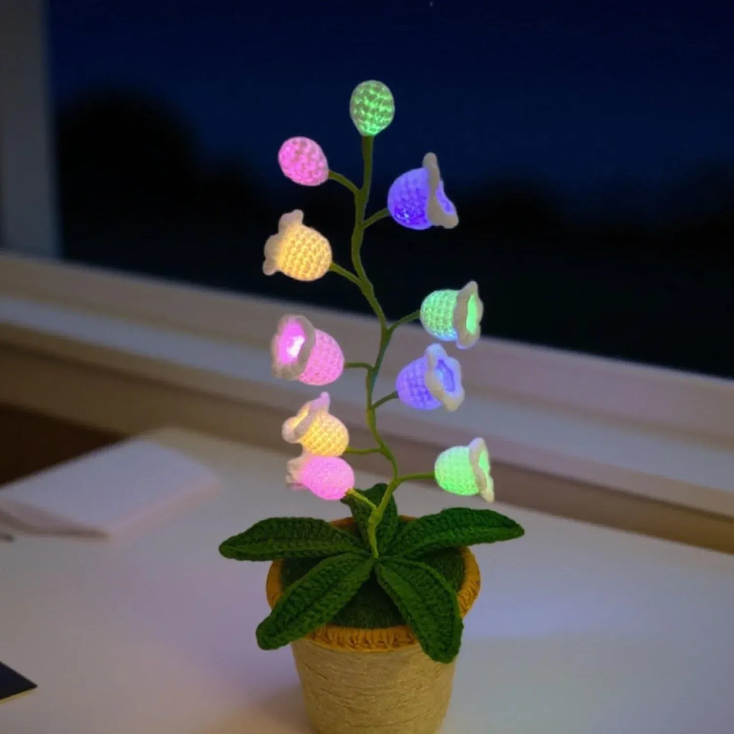 Fleur lumineuse au crochet faite à la main